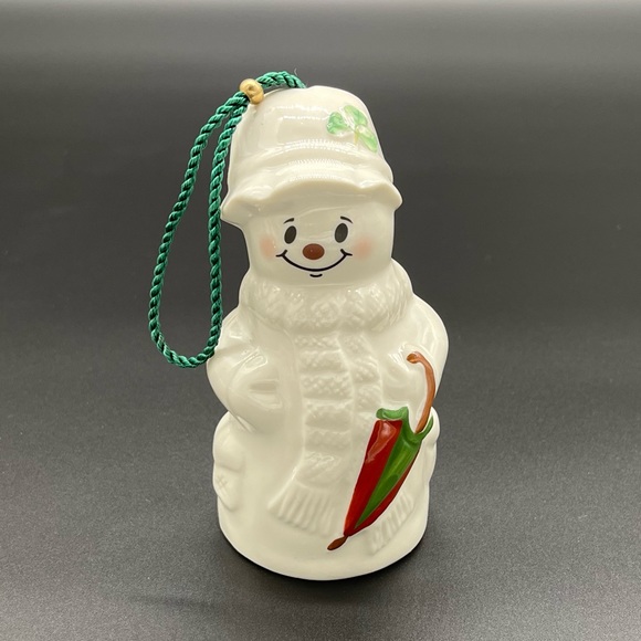 Belleek 2009 Annual Snowmen Snowman with Umbrella Bell Christmas Tree Ornament - Picture 2 of 15
